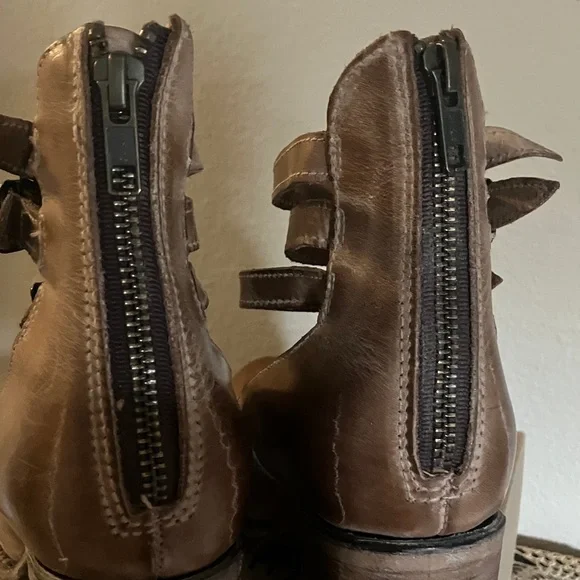 Freebird by Steven Randi Size 10 tan leather. - Picture 9 of 9